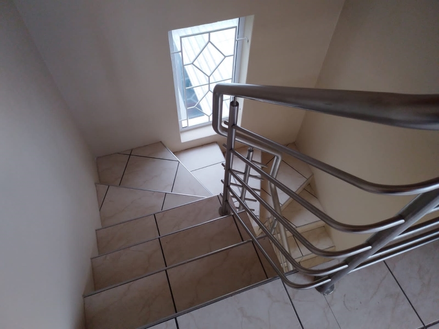 To Let 5 Bedroom Property for Rent in Strand Central Western Cape